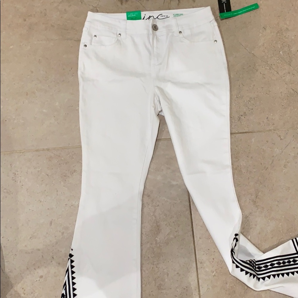 White inc denim jeans with black pattern.